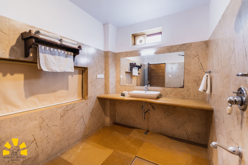 Suite - Photo 3