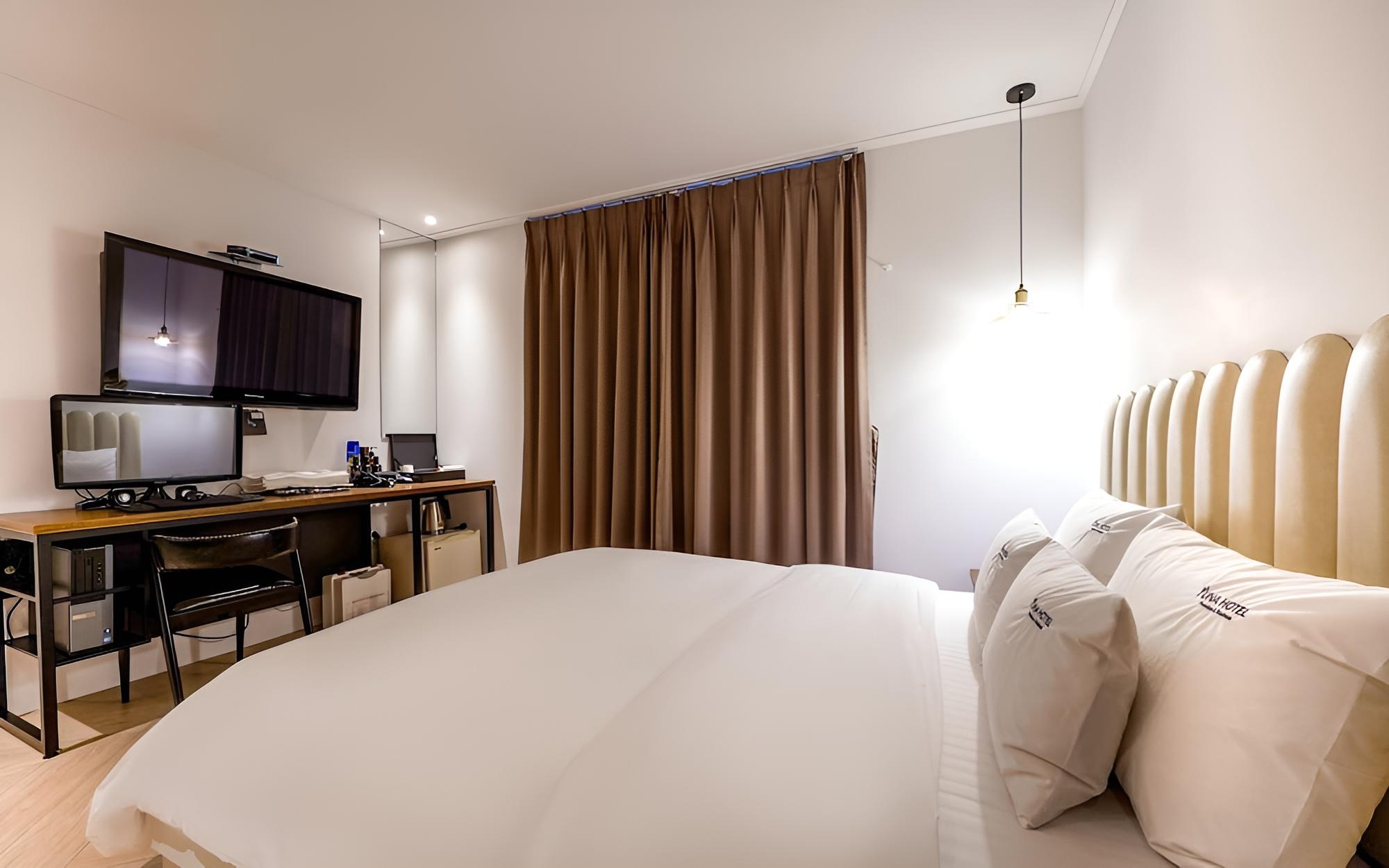 Room (Standard) - Photo 7