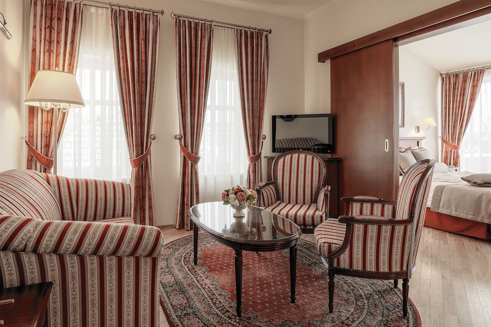 Royal Room photo 3