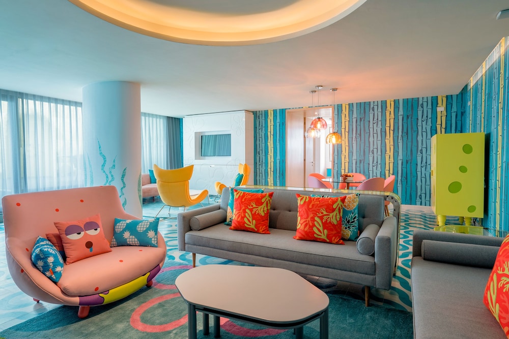 Suite, Connecting Rooms (SWIM-UP POOL DECK LEVEL) thumbnail 5
