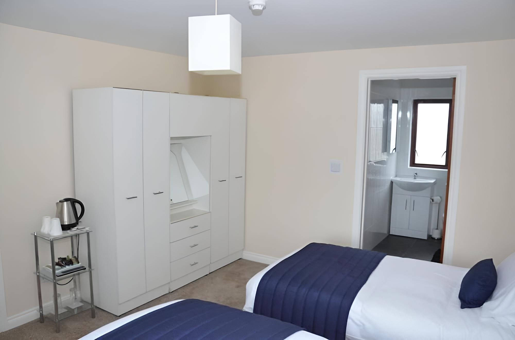 Double Room, Ensuite (with Extra Bed - Room 2) photo 1