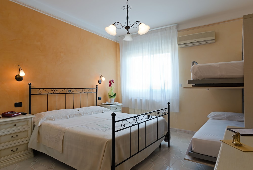 Deluxe Quadruple Room photo 2