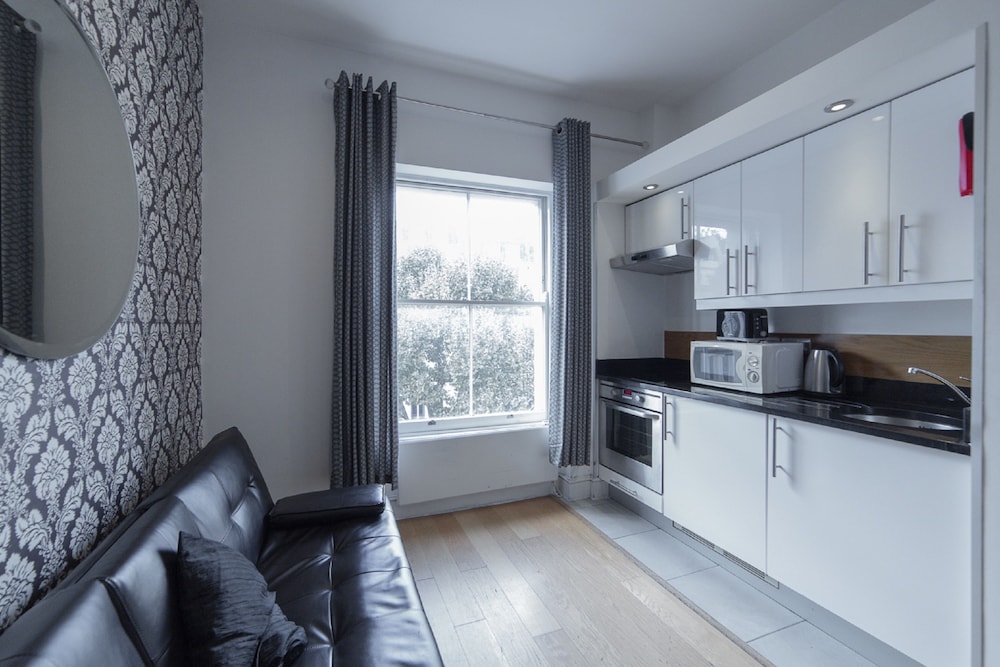 Deluxe Studio, Kitchen (sleeps 3) photo 2