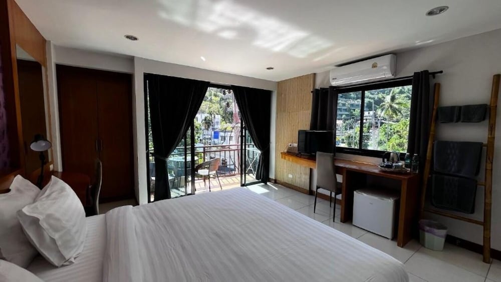 Deluxe Room, Balcony photo 2