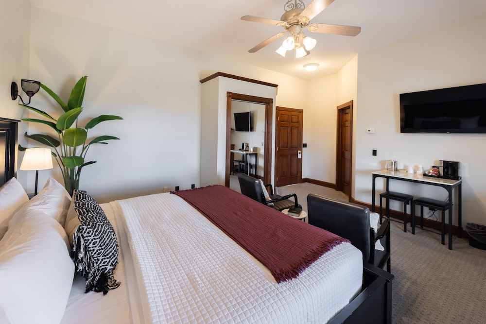 Deluxe Room, 1 King Bed
