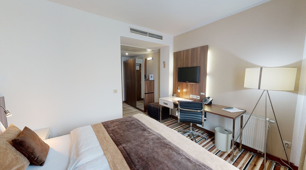 City Room photo 2