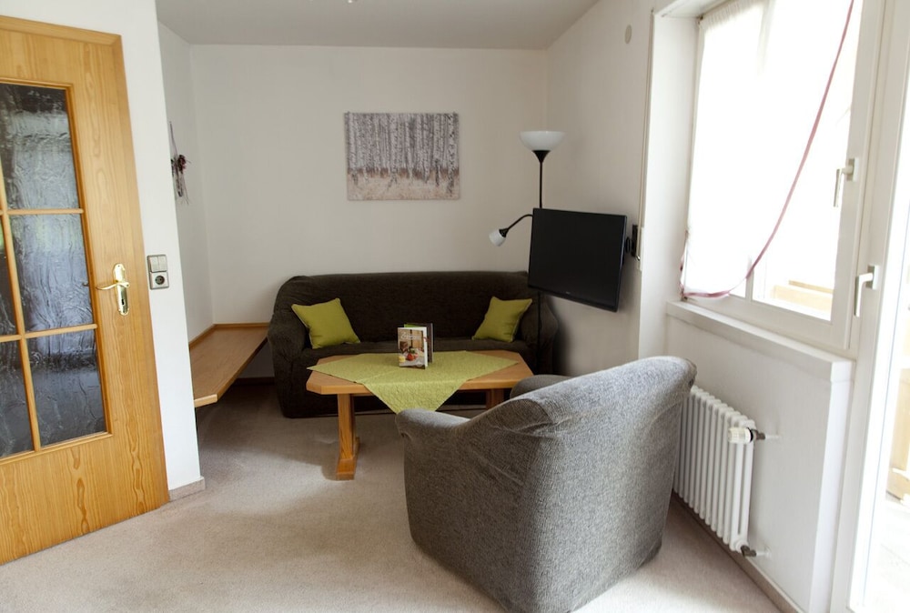 Suite - Photo 2