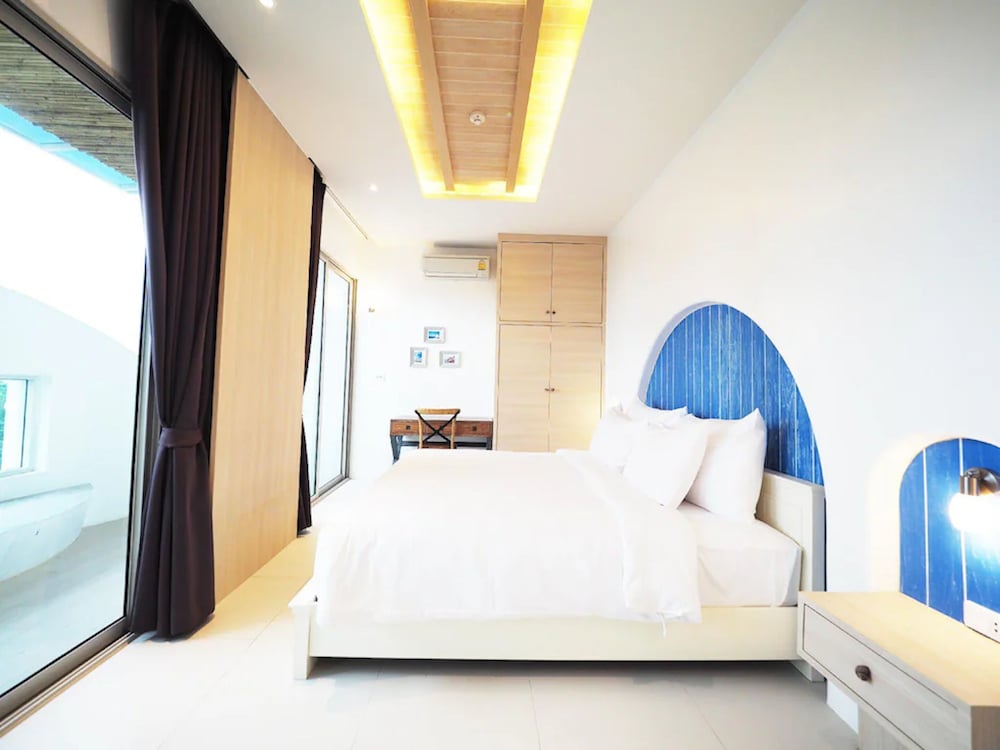 1 Bedroom Suite Jacuzzi Seaview photo 3