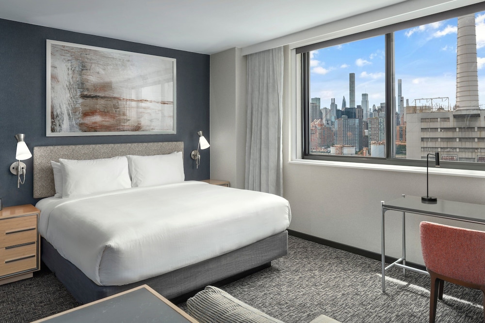 Studio, 1 King Bed with Sofa bed, City View (Mobility/Hearing Access, Roll-In Shwr) - Photo 1