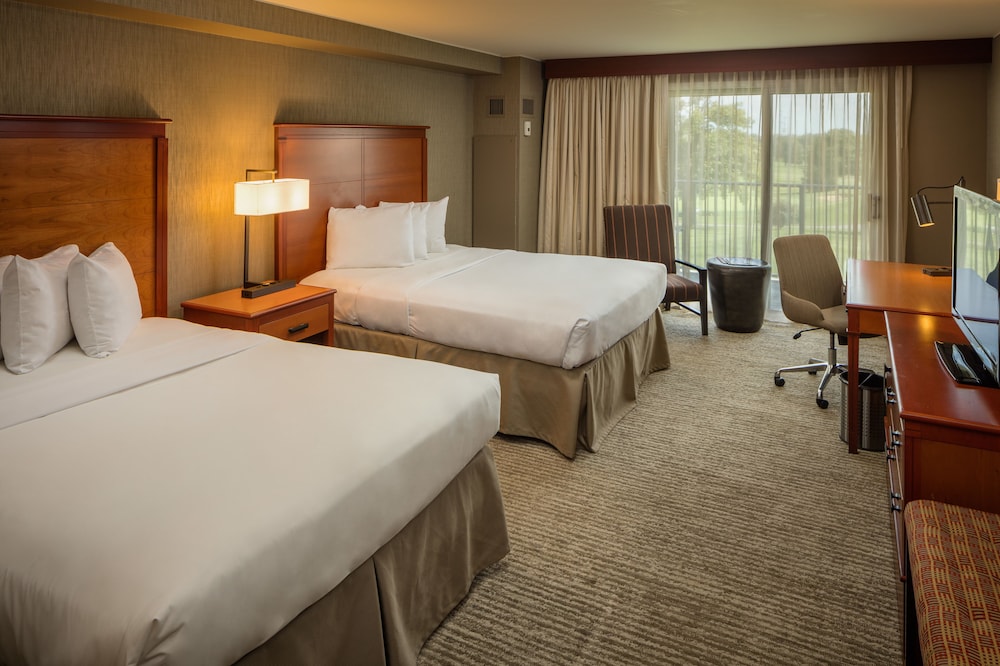 Standard Room, 2 Queen Beds - Photo 3