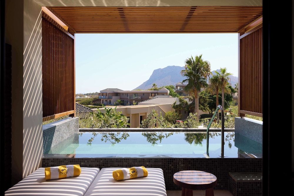 Junior Suite, 1 King Bed (Swim up Pool) thumbnail 5