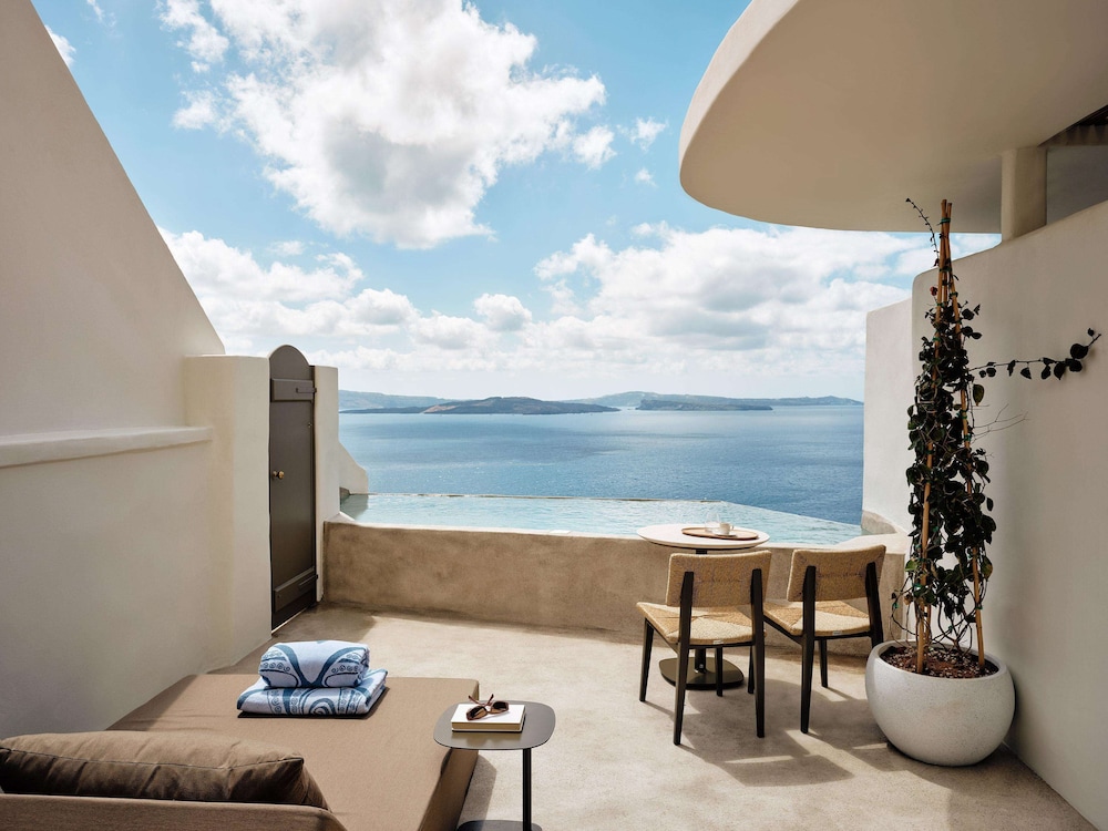 Signature Suite with Infinity Pool