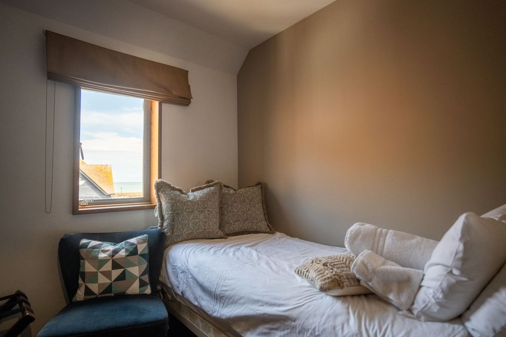 Suite, Ensuite photo 2