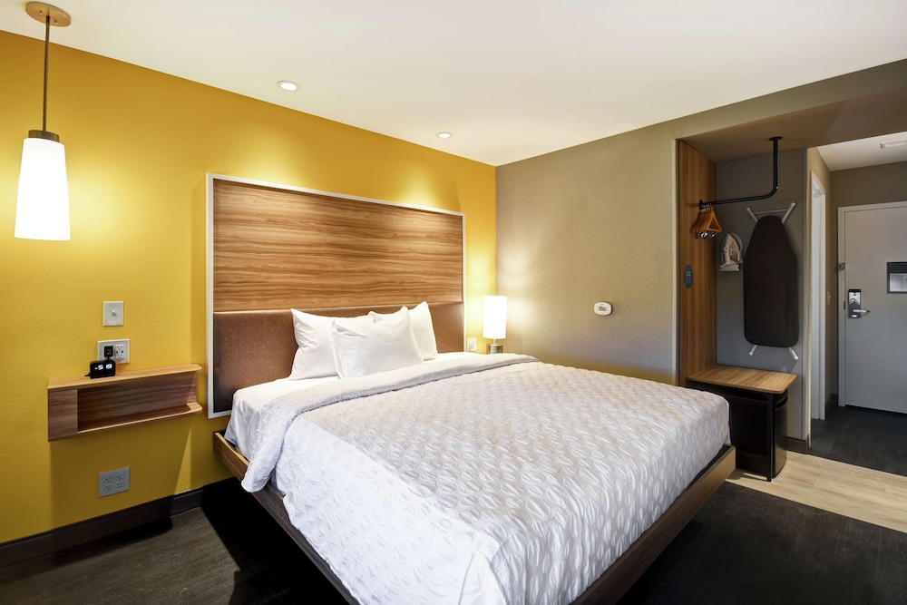 Room, 1 King Bed, Accessible - Photo 1