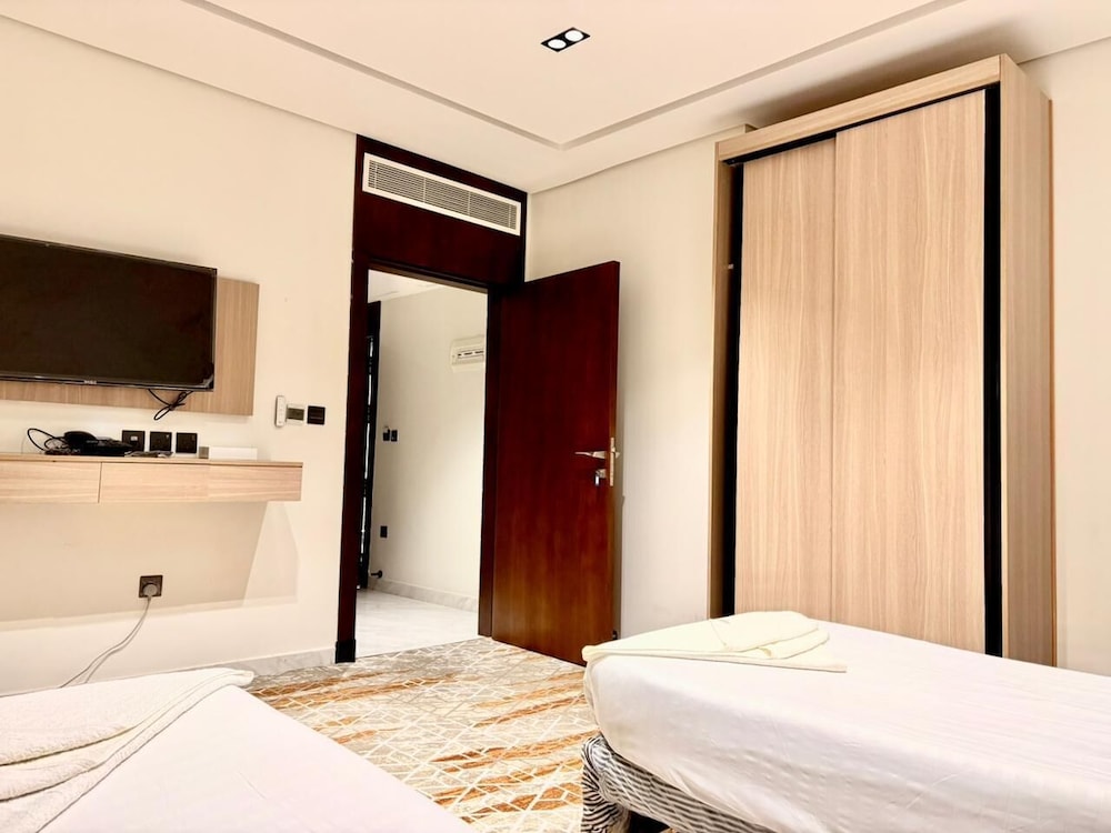 Basic Double or Twin Room, City View photo 2