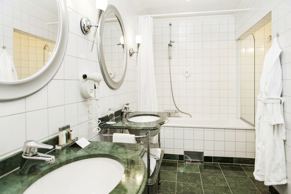 Traditional Suite photo 3