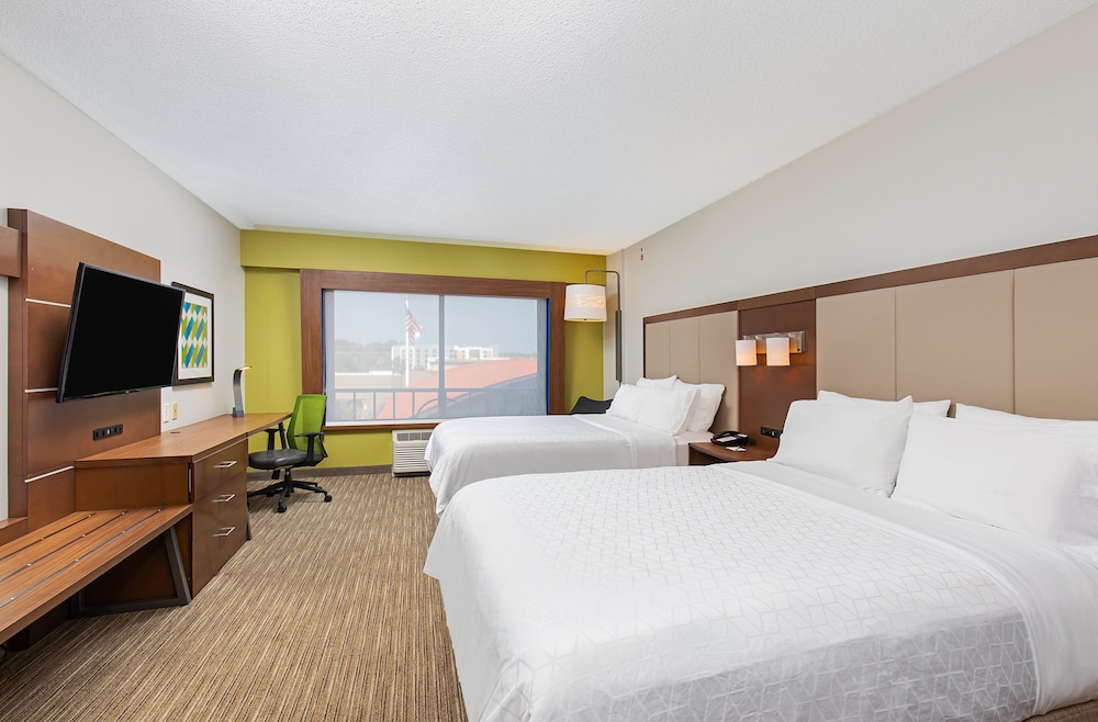 Standard Room, 2 Queen Beds - Photo 6
