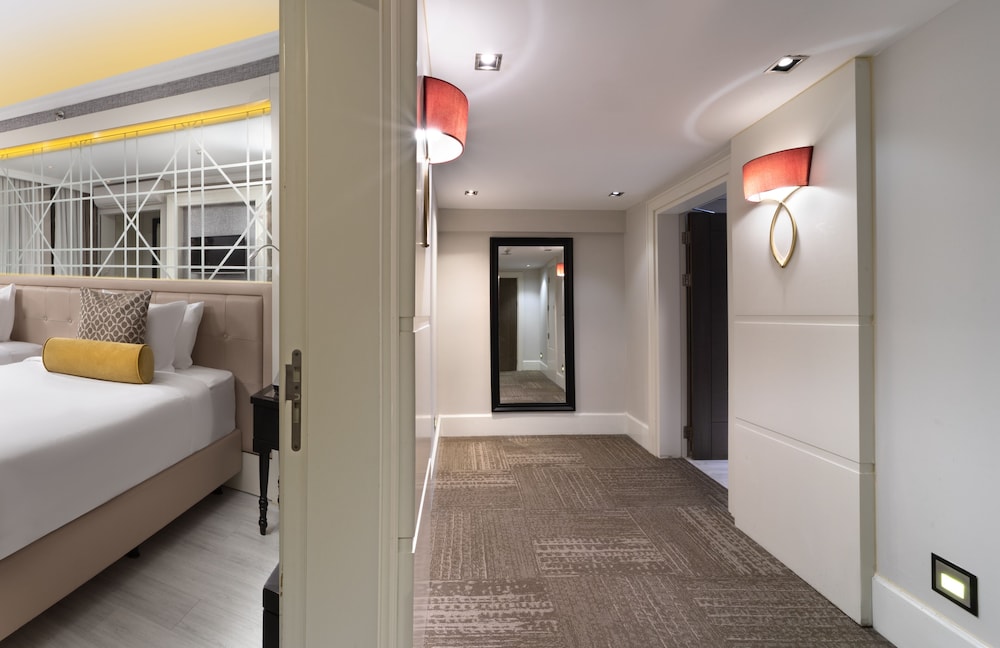 Family Room, 2 Double Beds, Connecting Rooms, City View photo 1