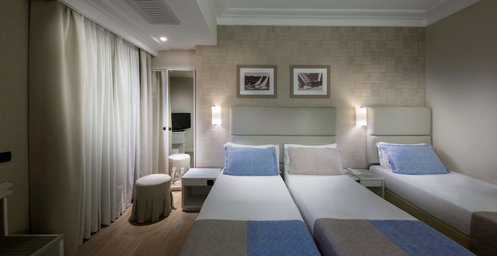 Comfort Room, Multiple Beds, Non Smoking - Photo 1
