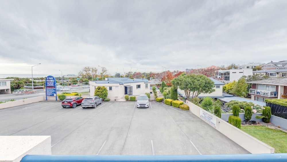 Top Floor Executive Studio with Seaview - Photo 4