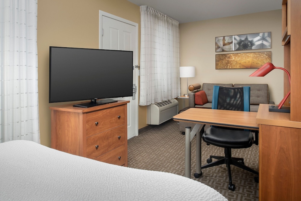 Studio, 1 Queen Bed with Sofa bed (Mobility Accessible, Tub) - Photo 2