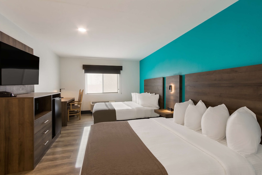Standard Room, 2 Queen Beds, Non Smoking, Refrigerator & Microwave - Photo 1