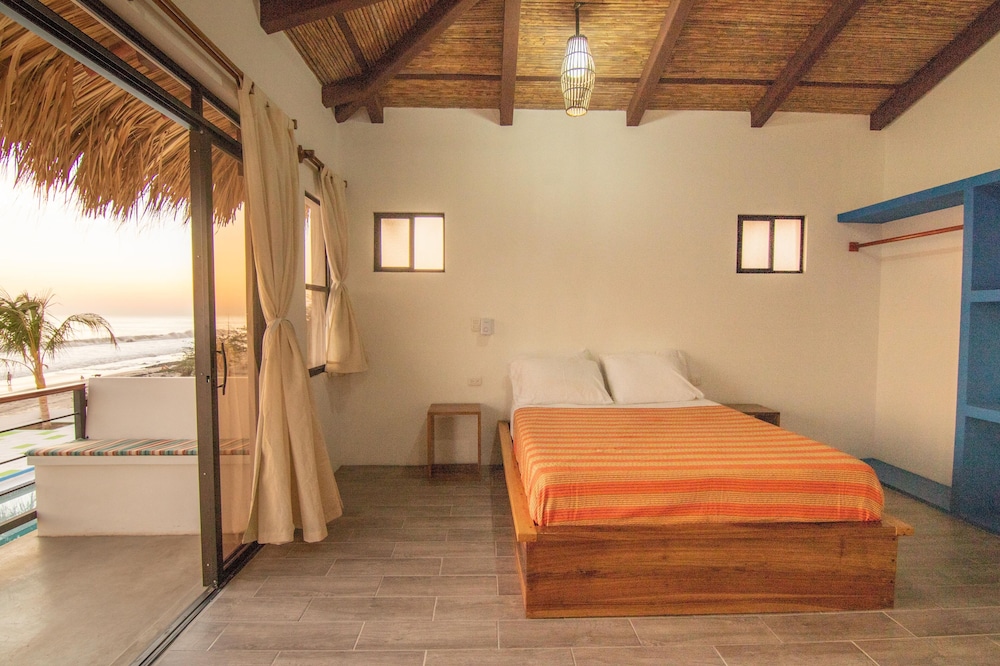 Deluxe Double Room, 1 Queen Bed, Sea View (Room 2) photo 3