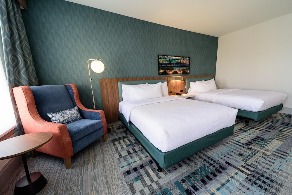 Junior Suite, 2 Queen Beds, Accessible, Bathtub