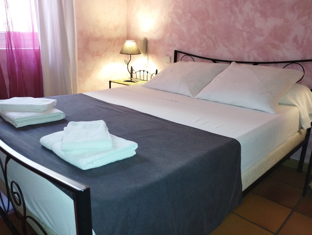 Standard Double Room, 1 Double Bed, Non Smoking - Photo 1