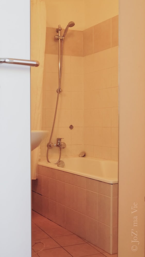Classic Double Room - Photo 12
