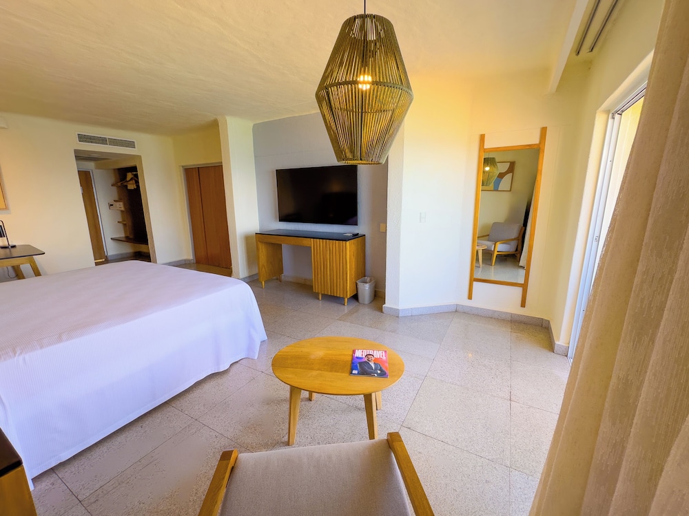 Deluxe Partial Bay View - Photo 4