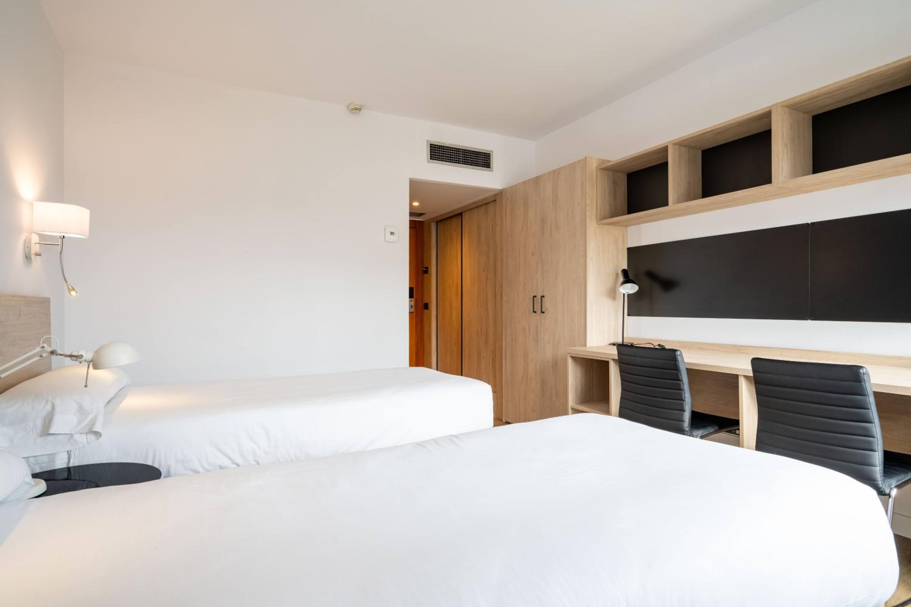 Twin Room - Photo 1