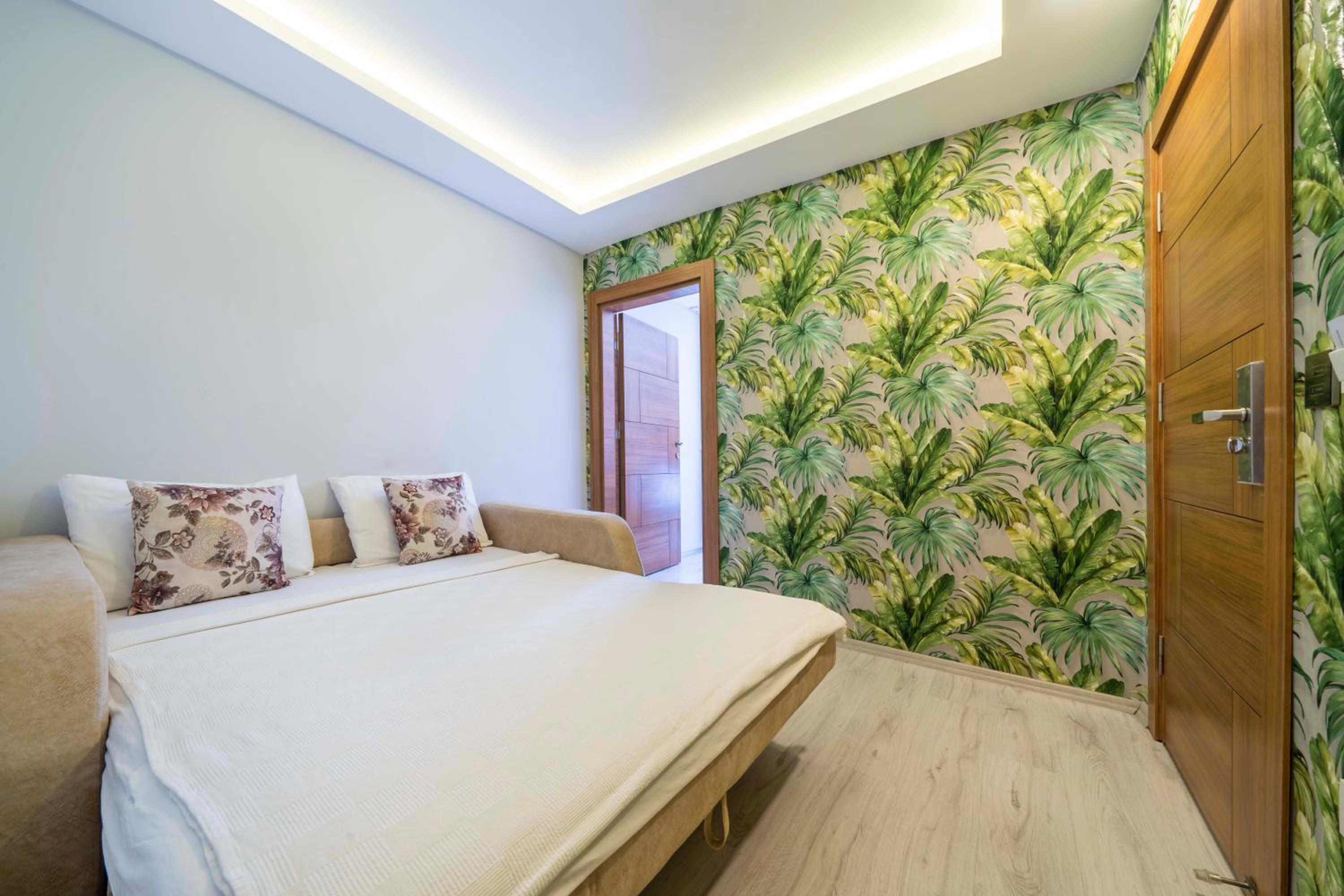 Family Room with Garden View - Photo 8