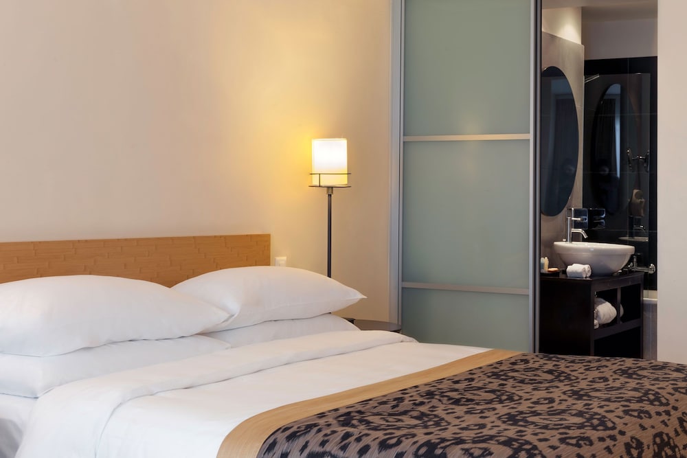 Executive Room - Photo 3