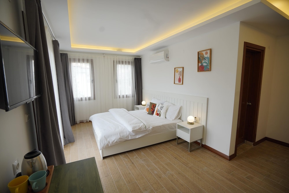 Deluxe Double Room, 1 Double Bed, Non Smoking, Mountain View
