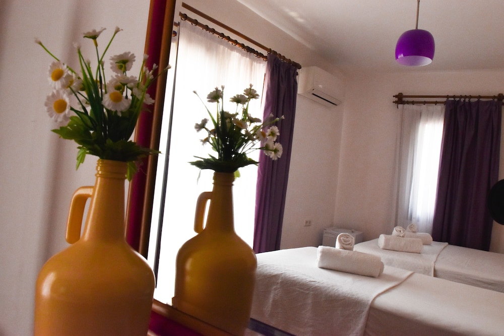 Standard Triple Room, Balcony photo 1