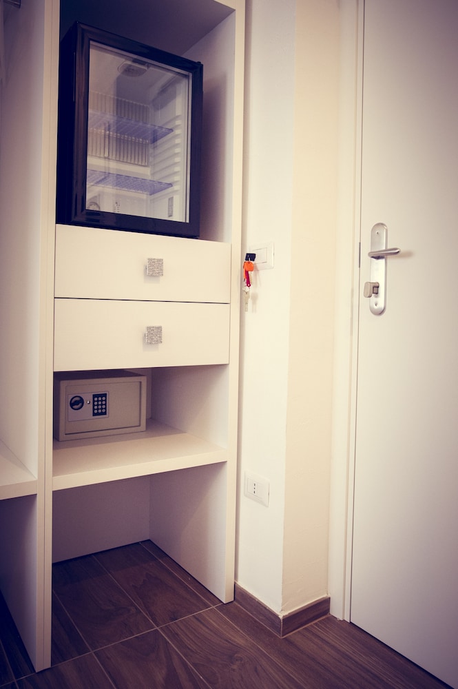 Quadruple Room - Photo 12