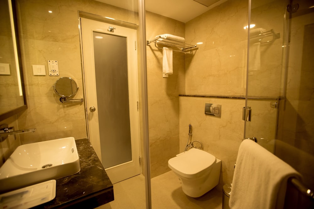 Executive Suite, City View photo 2