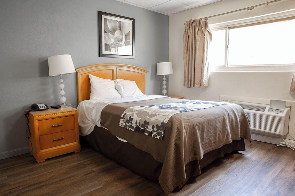 Room - Photo 2