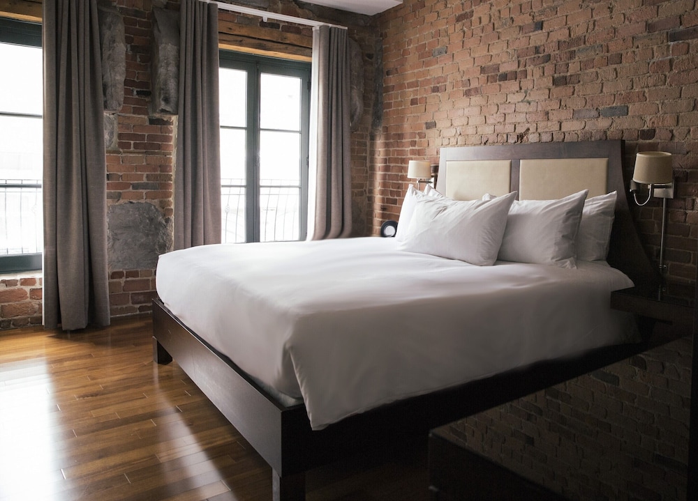Deluxe Suite (Petite) photo 1