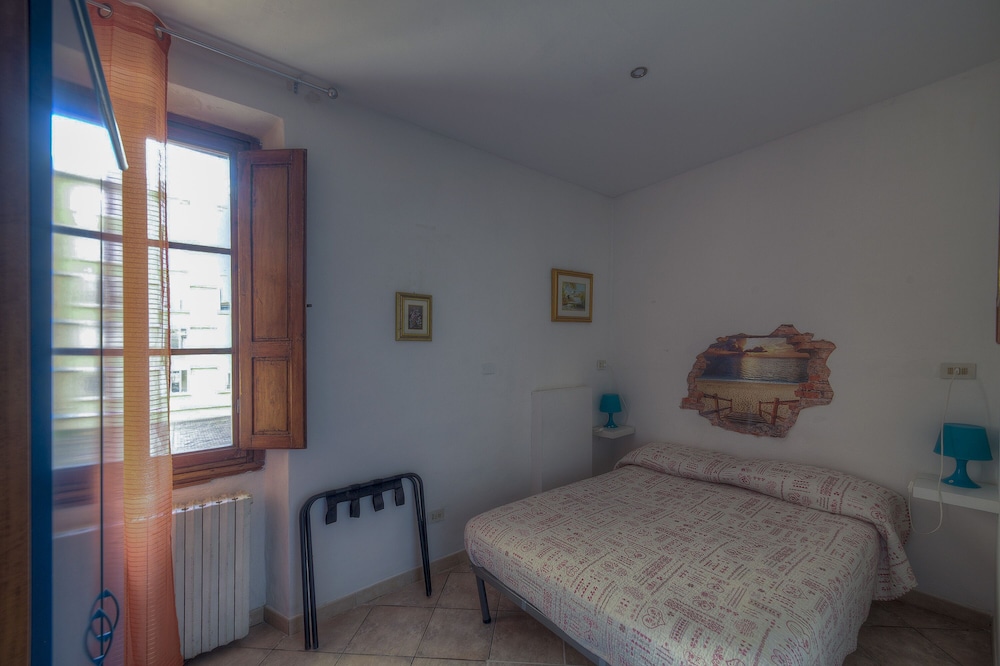 Basic Double Room, Shared Bathroom, City View