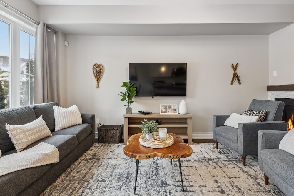 Design Townhome, 3 Bedrooms (41 Snowbridge - No Pets Allowed) photo 1