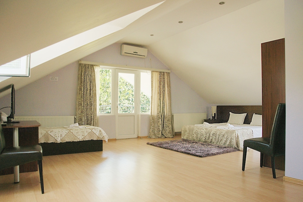 Family Room photo 3