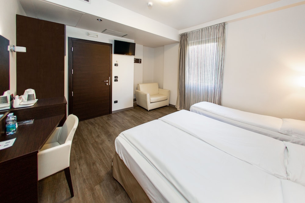 Standard Quadruple Room - Photo 5