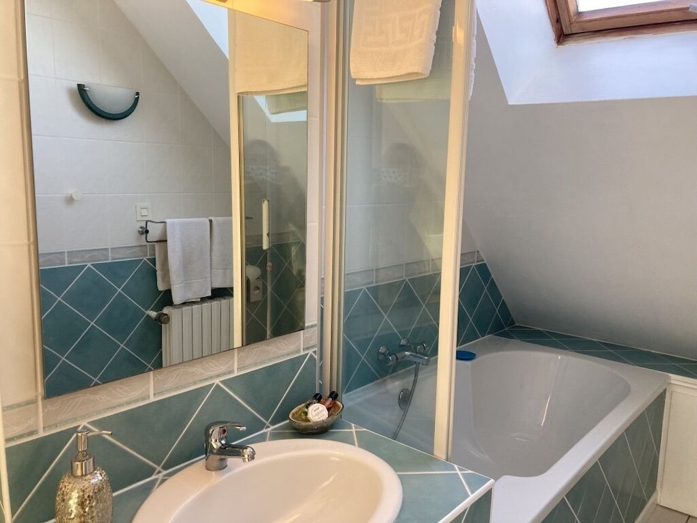 Twin Room, Ensuite (Le Grenier) photo 2