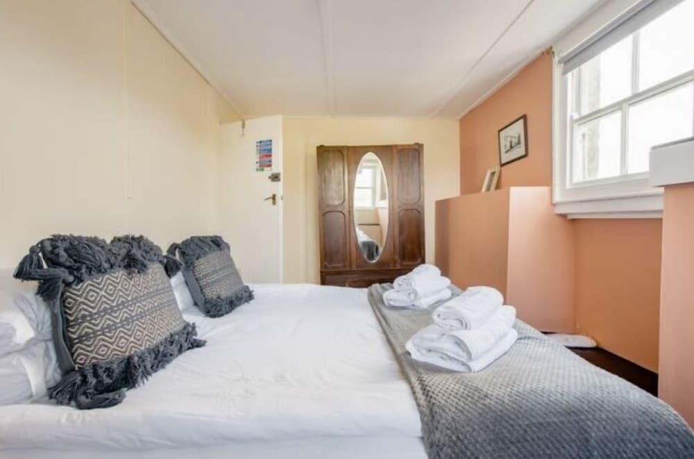 Double Room (Room 2)