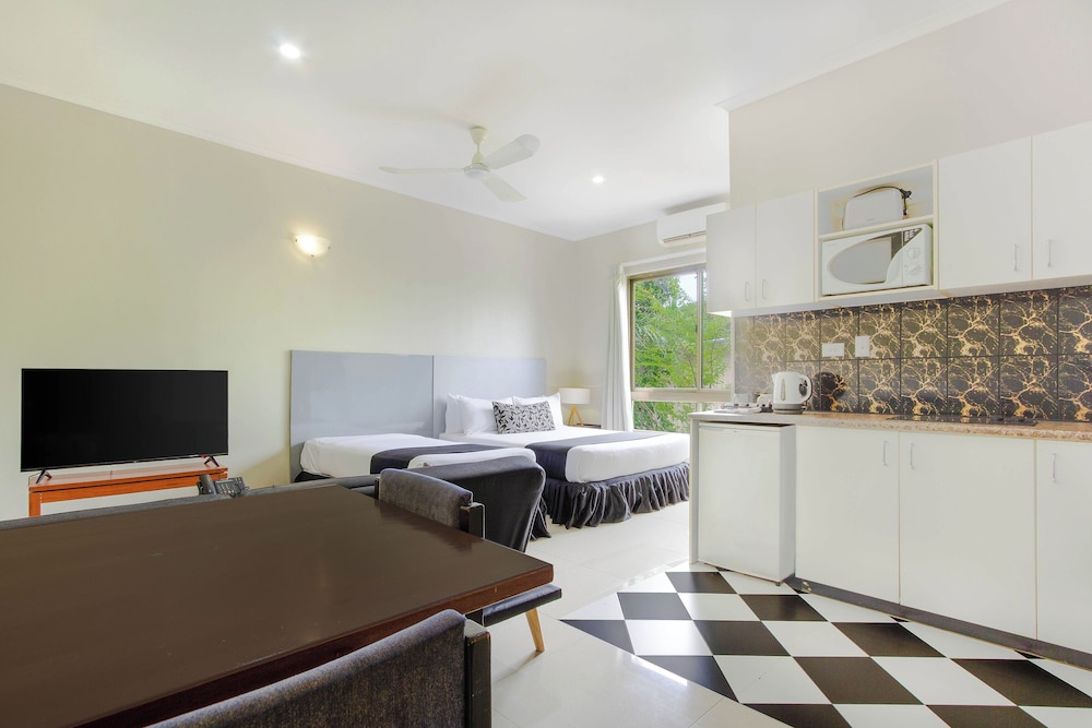 Family Studio, Multiple Beds, Non Smoking, Kitchenette