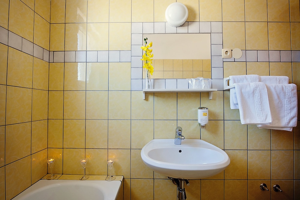 Standard Triple Room - Photo 7