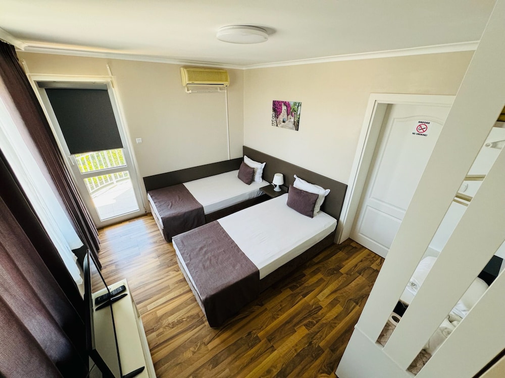 Economy Double Room, 2 Twin Beds photo 1