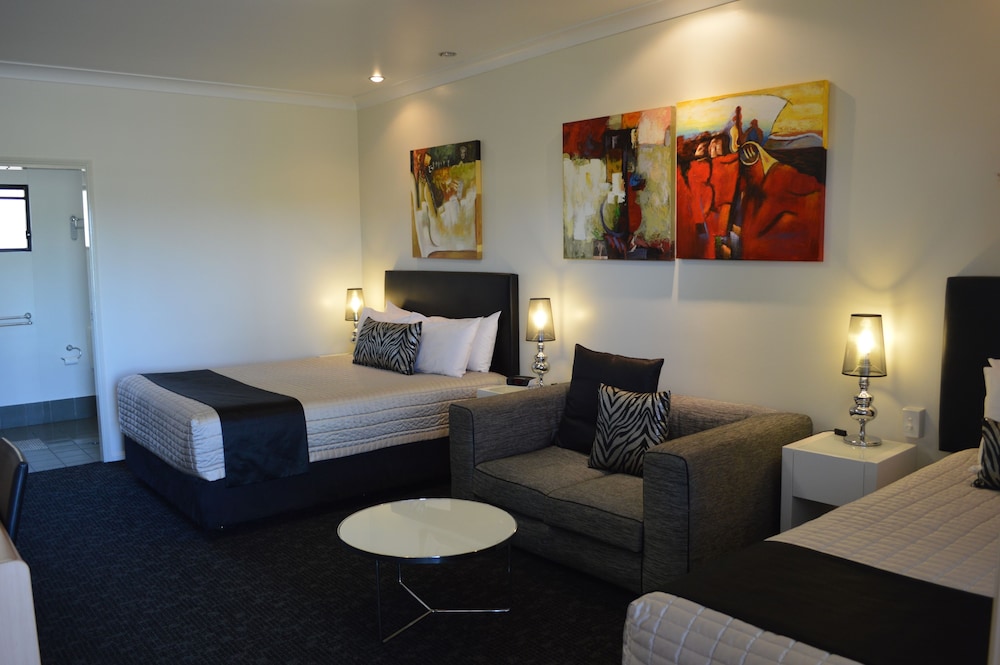 Standard Room, Multiple Beds, Non Smoking photo 3
